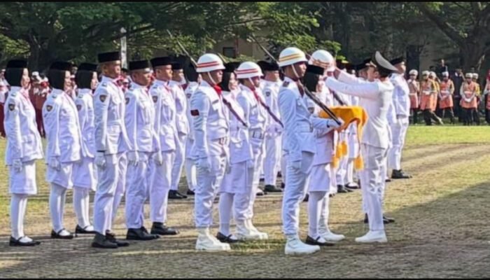 Upacara HUT Kemerdekaan RI ke 80, Wakil Ketua DPRD H Ahmad Syafei Bacakan Teks Undang-Undang Dasar 1945