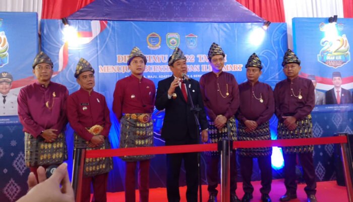 Ketua DPRD Ogan Ilir H Edwin Cahya Putra Didampingi Wakil Ketua H Ahmad Syafei dan Wahyudi Pimpin Rapat Paripurna Istimewa DPRD Peringati HUT ke-22 Kabupaten Ogan Ilir