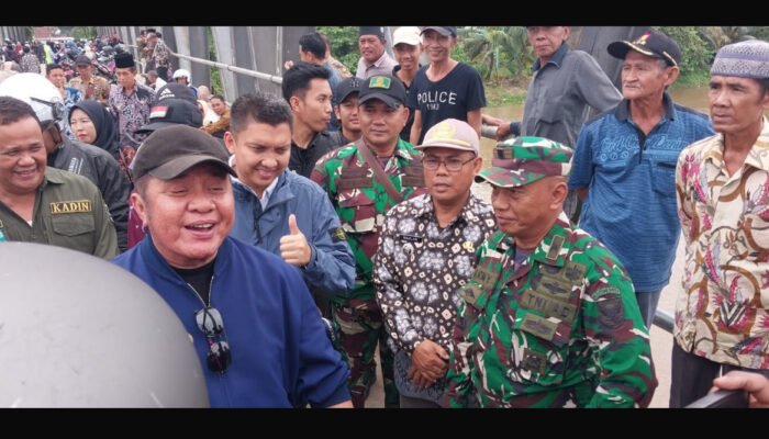 Masyarakat Ogan Ilir Sambut Dengan Hangat Kedatangan Gubernur Sumsel Dan Bupati Ogan Ilir Saat Bekompoian Sepeda Motor